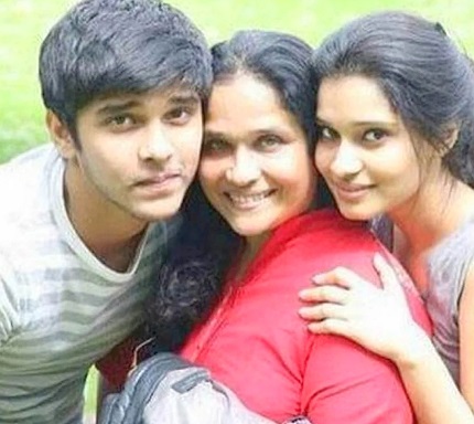 Shailaja Balakrishnan with her Daughter Akshita & Son Dhruv
