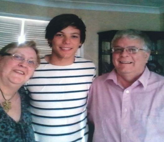 Louis Tomlinson with his parents