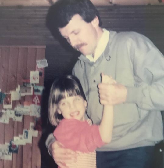 An old picture of Manon with her dad
