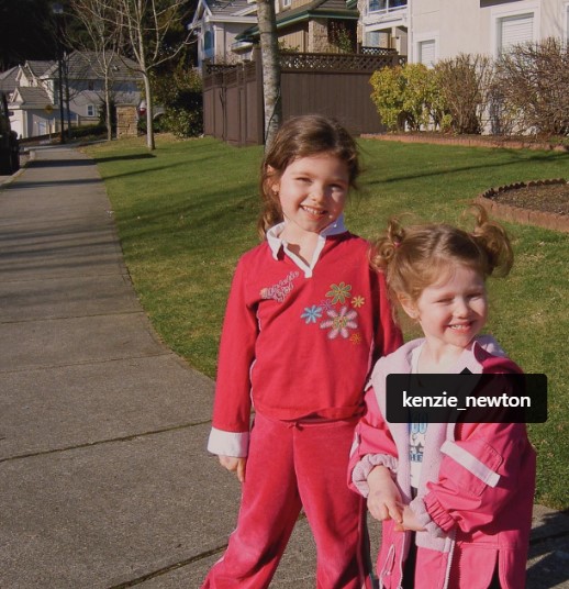Alisha Newton childhood picture with her sister